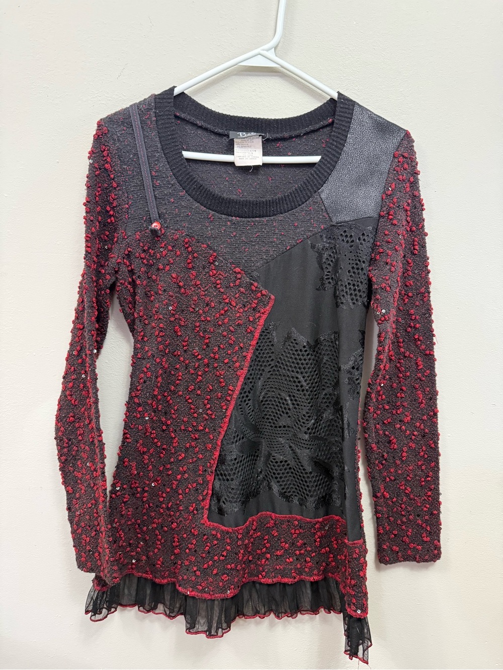 Bali Textured Black and Red Long-Sleeve Sequin Women's Top Size Small Vintage